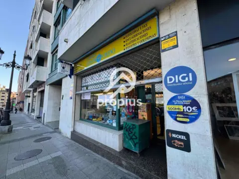 Local comercial en calle Palmira Villa Glez-Rio