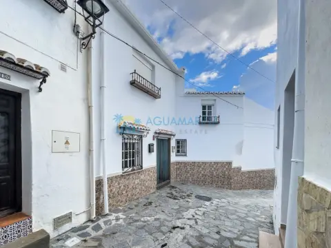 Casa adosada en Canillas de Aceituno, Pueblo