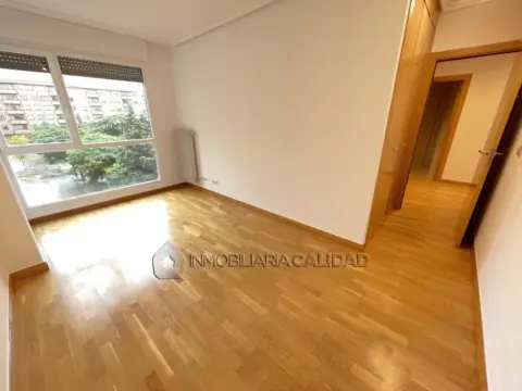 Piso en Universidad - Las Huelgas