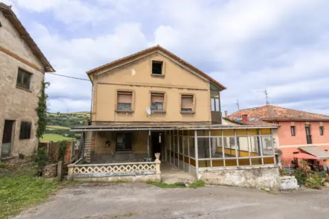 Casa en calle Villabona, nº 3-4