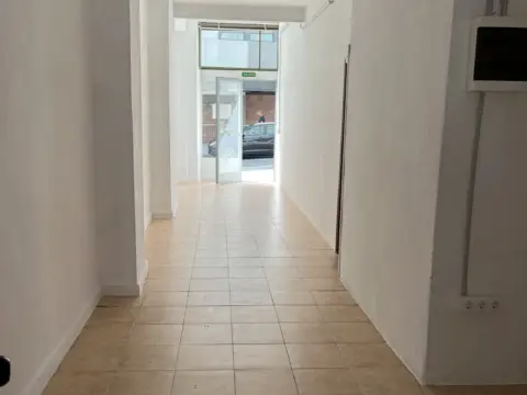 Local comercial en calle de los Pilares