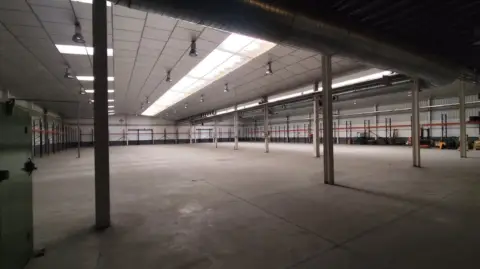 Nave industrial en calle de los Almendros