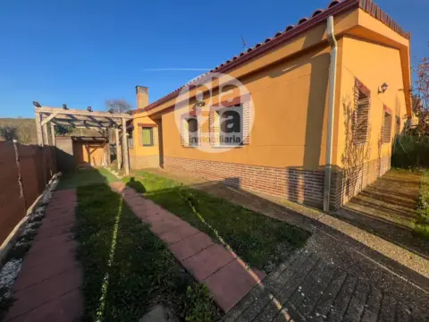 Chalet en Modúbar de La Emparedada