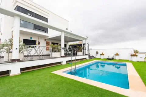 Chalet en Urbanizaciones Cumbres de Calicanto-Manyes-Barbeta