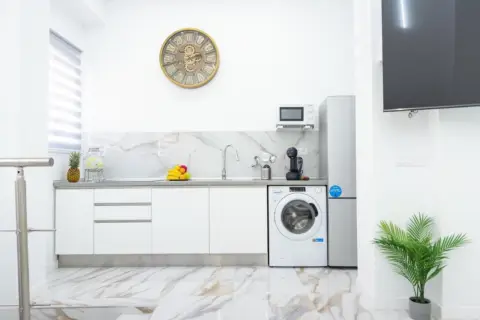 Estudio en calle Diego de Vergera, 36, Bajo 2