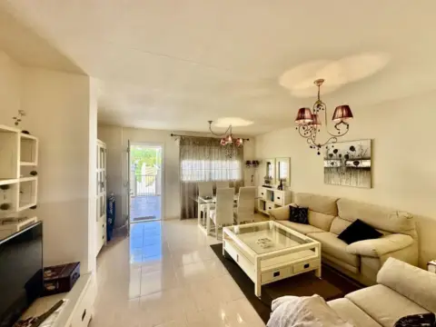 Apartamento en Bonita Planta Baja en Balcones del Mar en Alquiler de Larga Temporada