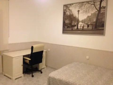 Habitación en calle de Ángel Lozano, 5