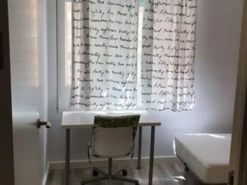 Habitación en calle Huerto de Las Bombas, 4