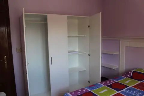 Habitación en calle Velarde, 1