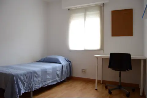 Room in calle de Emilio Gutiérrez Salazar, 12