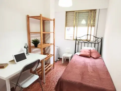 Habitación en Zona Plaça de la Concòrdia