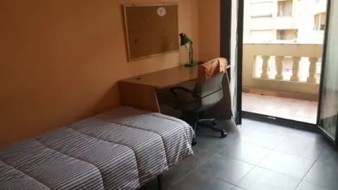 Habitación en Avenida de la Paz, 42 - alojamiento en Residencia (Logroño)