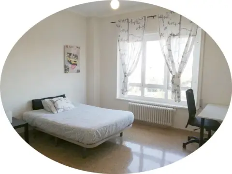 Habitación en calle de Juan XXIII, 1