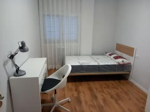 Habitación en Carrer Acadèmia, 36