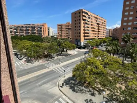 Habitación en calle del Médico Vicente Reyes, 20