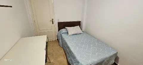 Habitación en calle de los Reyes Católicos, 8