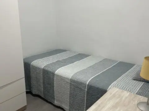 Habitación en Carrer del Canigó, 23