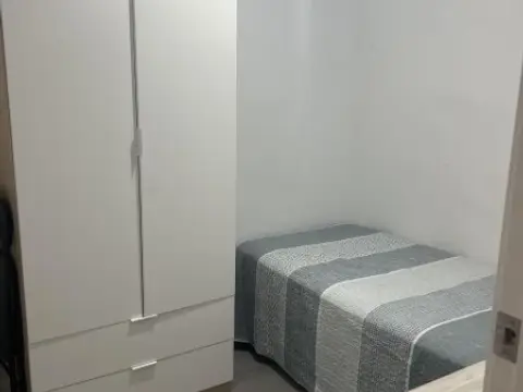 Habitación en Carrer del Canigó, 23