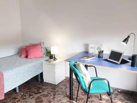 Habitación en Carrer d'Ibi, 1