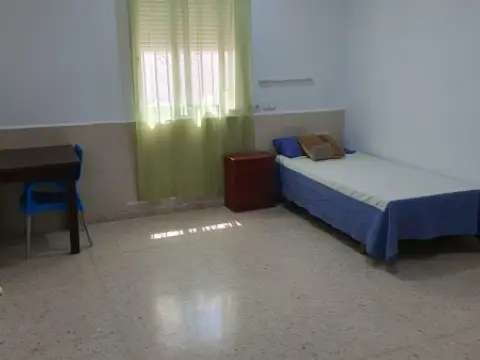 Habitación en Avenida de los Azahares, 2