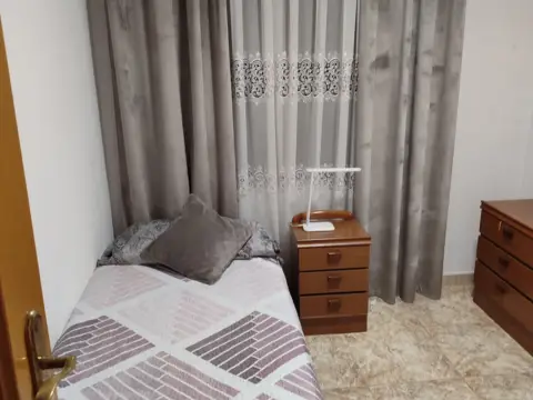 Habitación en calle del Pintor Pérez Pizarro, 5