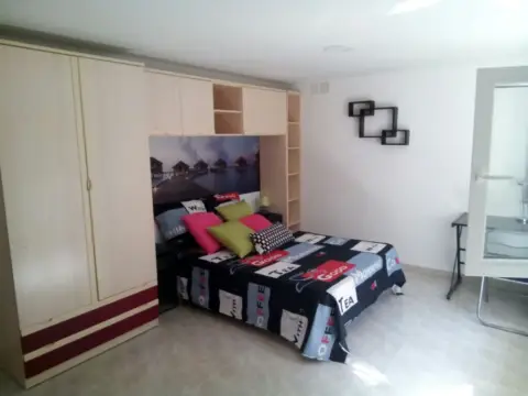 Room in calle de Febrero, 25