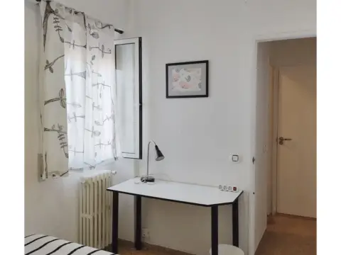 Habitación en calle de Juan XXIII, 1