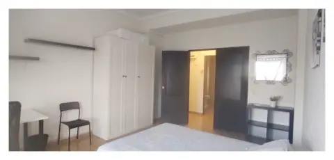 Habitación en calle de Juan XXIII, 1