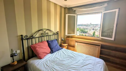 Habitación en calle de Caramuel, 71