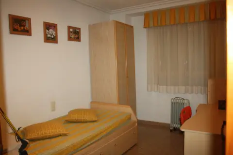 Habitación en Carrer Montserrat Guilabert Valero, 6
