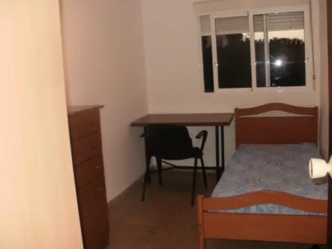 Habitación en Avinguda de Pi ì Margall, 41