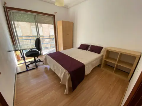 Habitación en calle del Maestro Caballero, 57