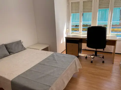 Habitación en calle del Maestro Caballero, 57