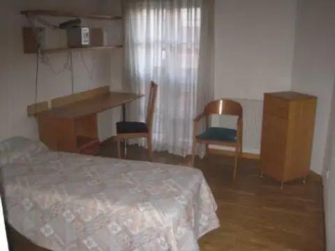 Habitación en calle de Pinos Alta, 128