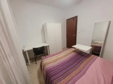 Habitación en calle de Fernando de Rojas, 3