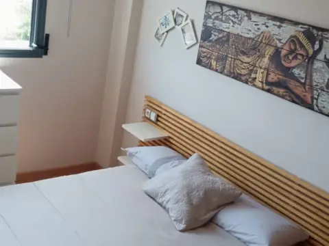 Habitación en calle de Salvador Dalí, 6