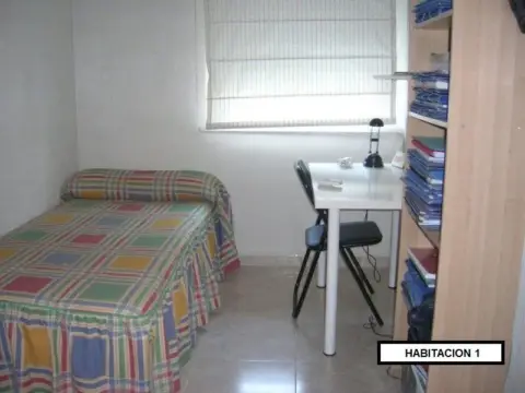 Habitación en calle Llerena, 2