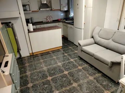 Habitación en calle de las Cortes de Aragón, 23