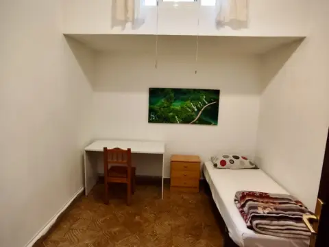 Habitación en calle Italia, 37