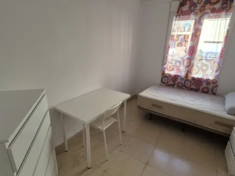 Habitación en calle de la Virgen de los Desamparados, 8