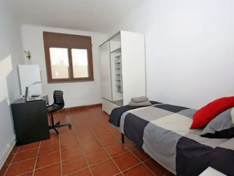 Habitación en calle Pje. de Suecia, nº 48