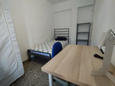 Habitación en calle del Obispo Sancho d'Àvila, 22