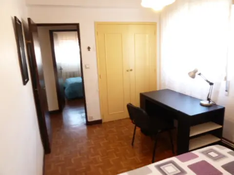 Habitación en calle de las Bardenas Reales, 7