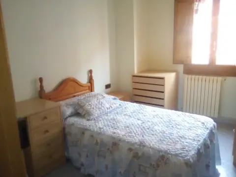 Habitación en calle de Monzón, 2