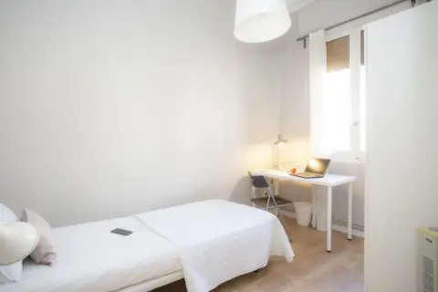 Habitación en Carrer de Carles Cervera, 12