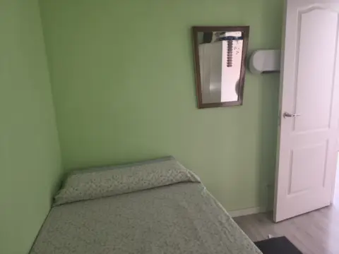 Habitación en calle de la Laguna, 123