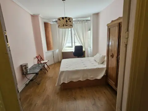 Habitación en calle de Fernando 'El Católico', 8