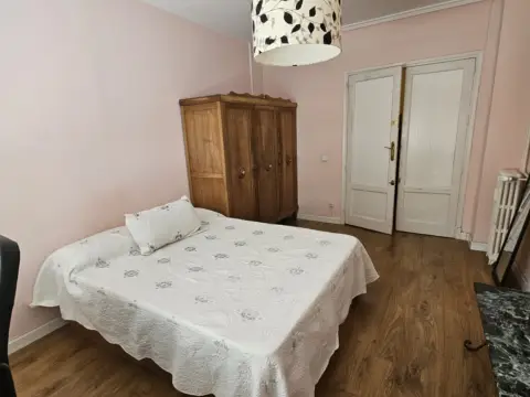 Habitación en calle de Fernando 'El Católico', 8