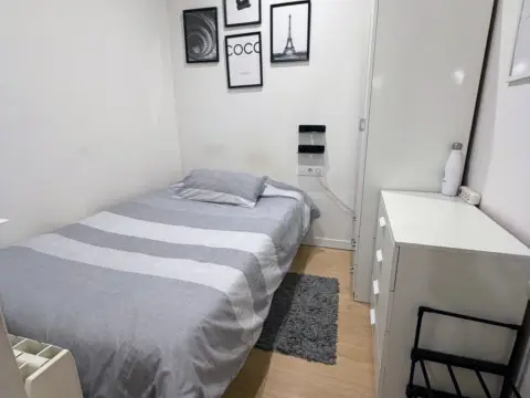 Habitación en Carrer de Pi i Margall, 5
