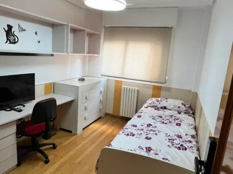 Habitación en calle de los Diputados, 17